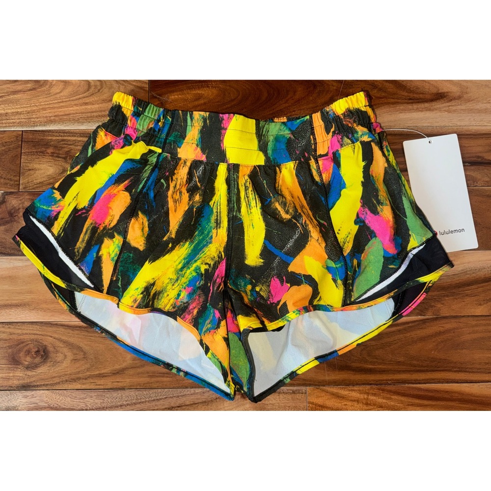 Lululemon NWT Hotty Hot LR Short 2.5" Lined Undertone Multi Black Size 8
